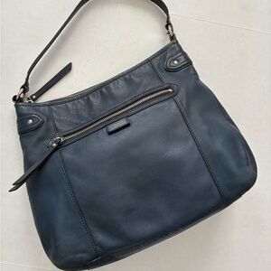 Coach Elegant Navy Leather Shoulder Bag
